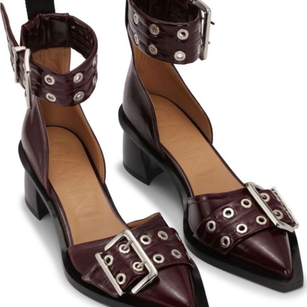 Ganni chunky buckle pump